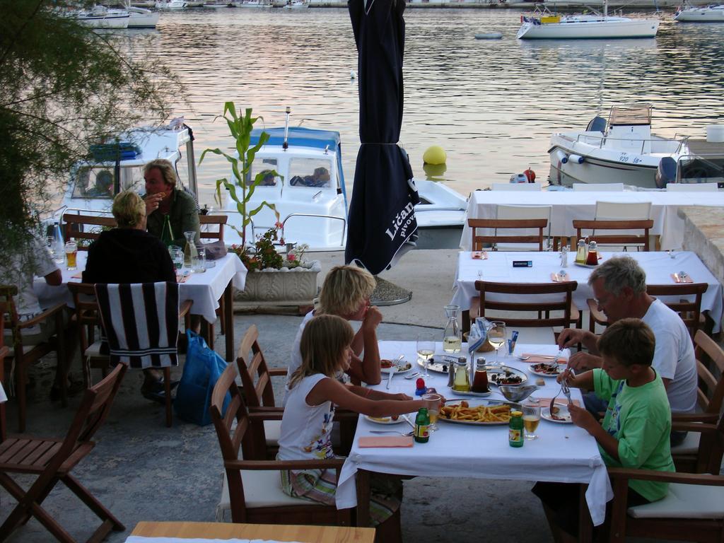 Hotel Maestral Prvić Luka Eksteriør billede