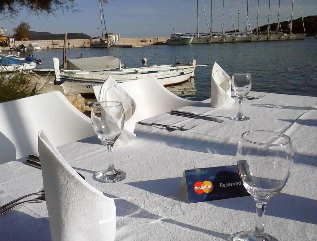 Hotel Maestral Prvić Luka Eksteriør billede